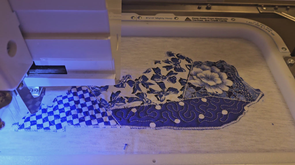 Quilted crewneck. Ky applique embroidered.