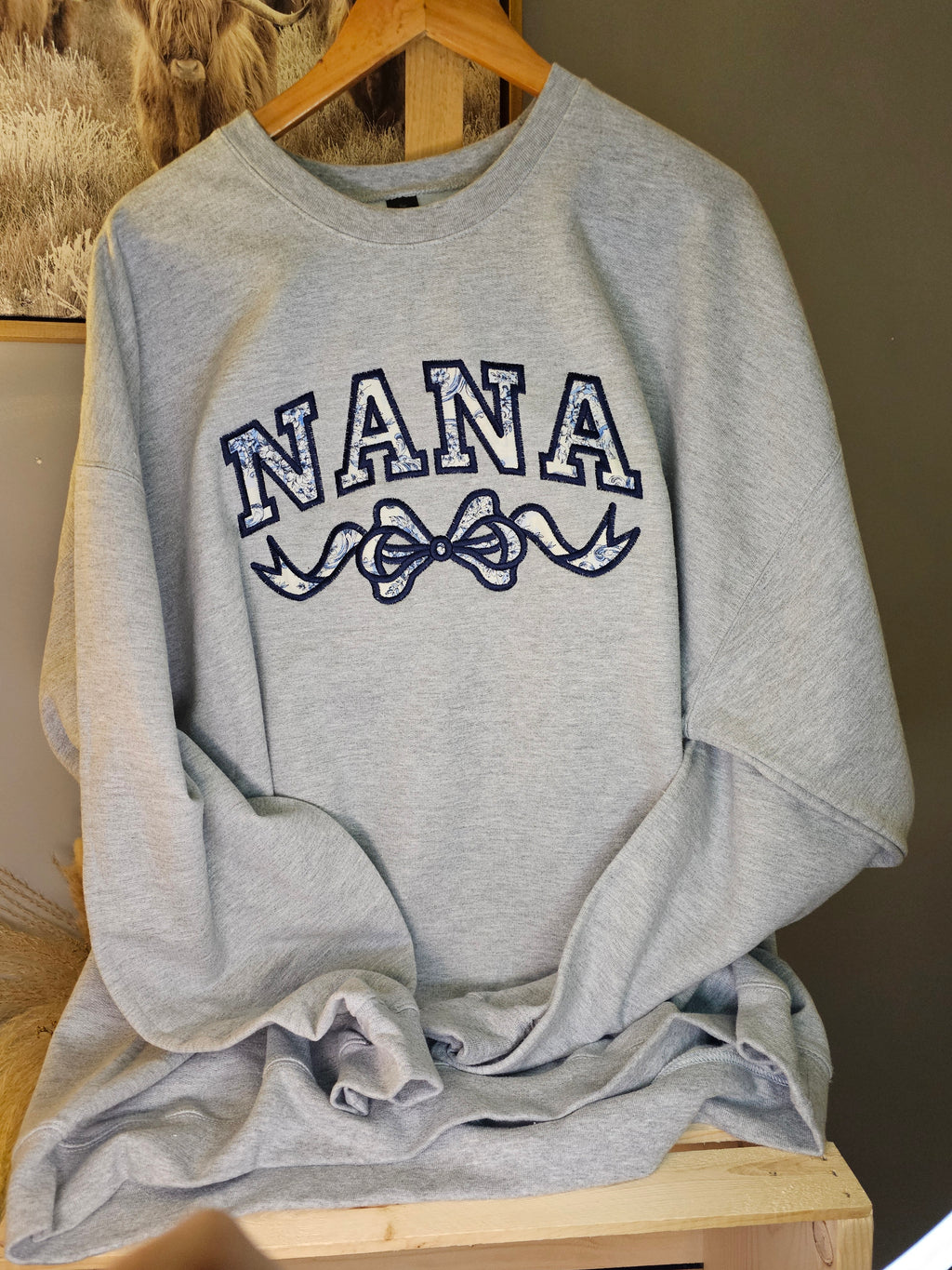 NANA applique crewneck