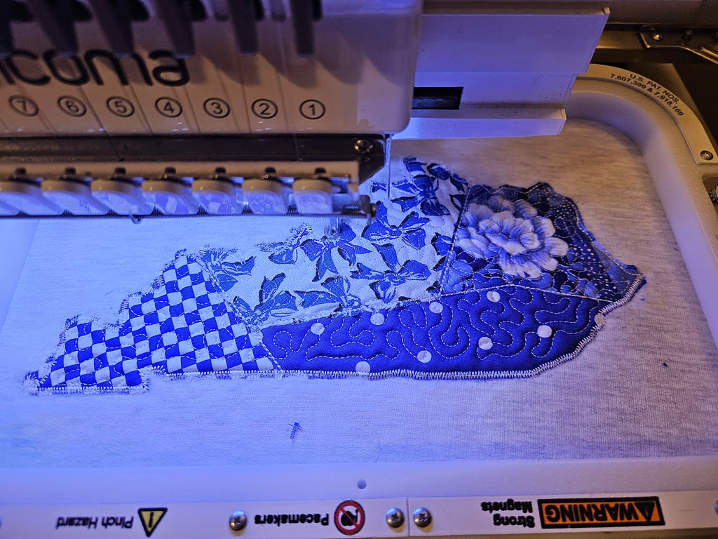 Quilted crewneck. Ky applique embroidered.