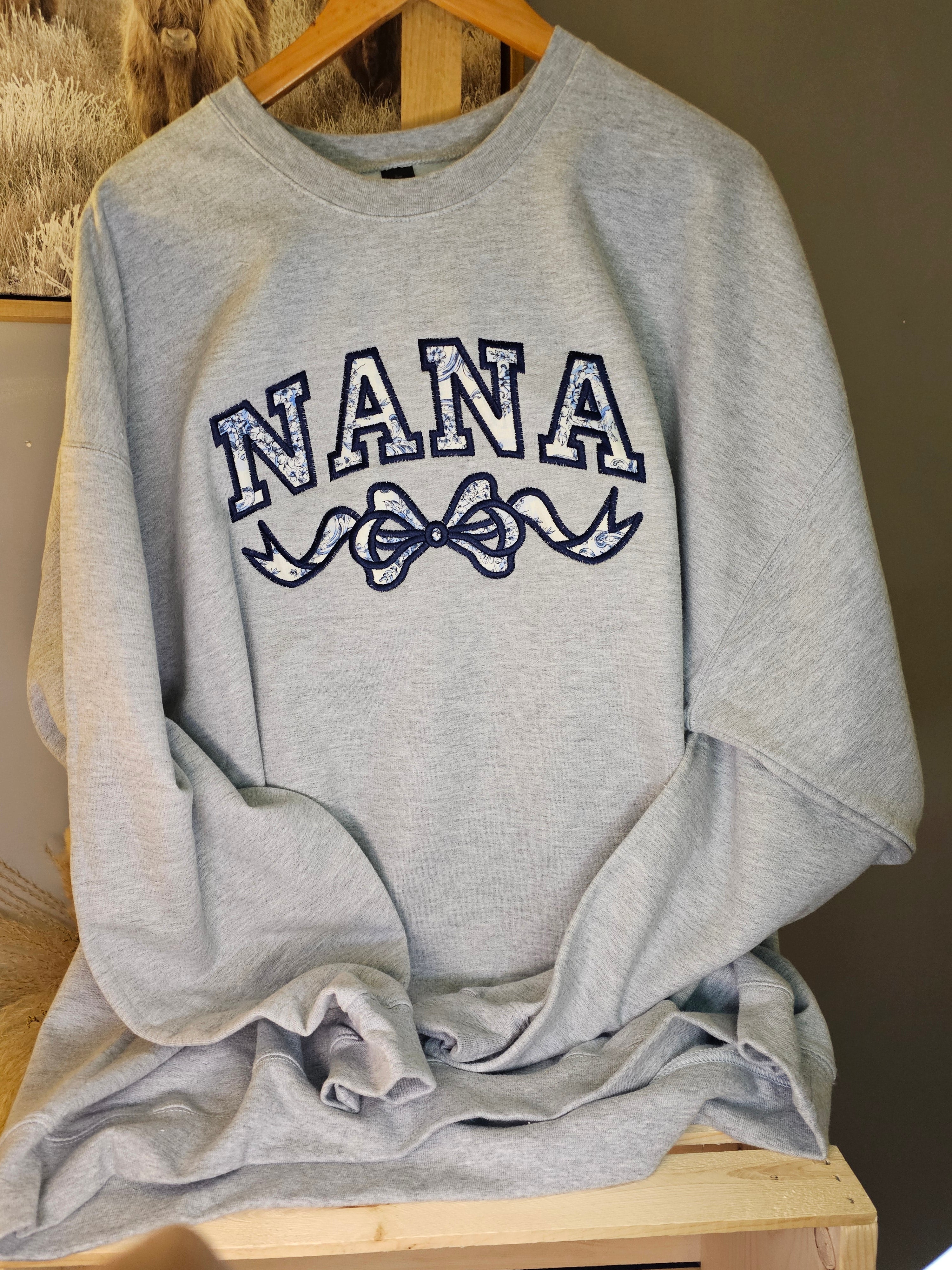 NANA applique crewneck