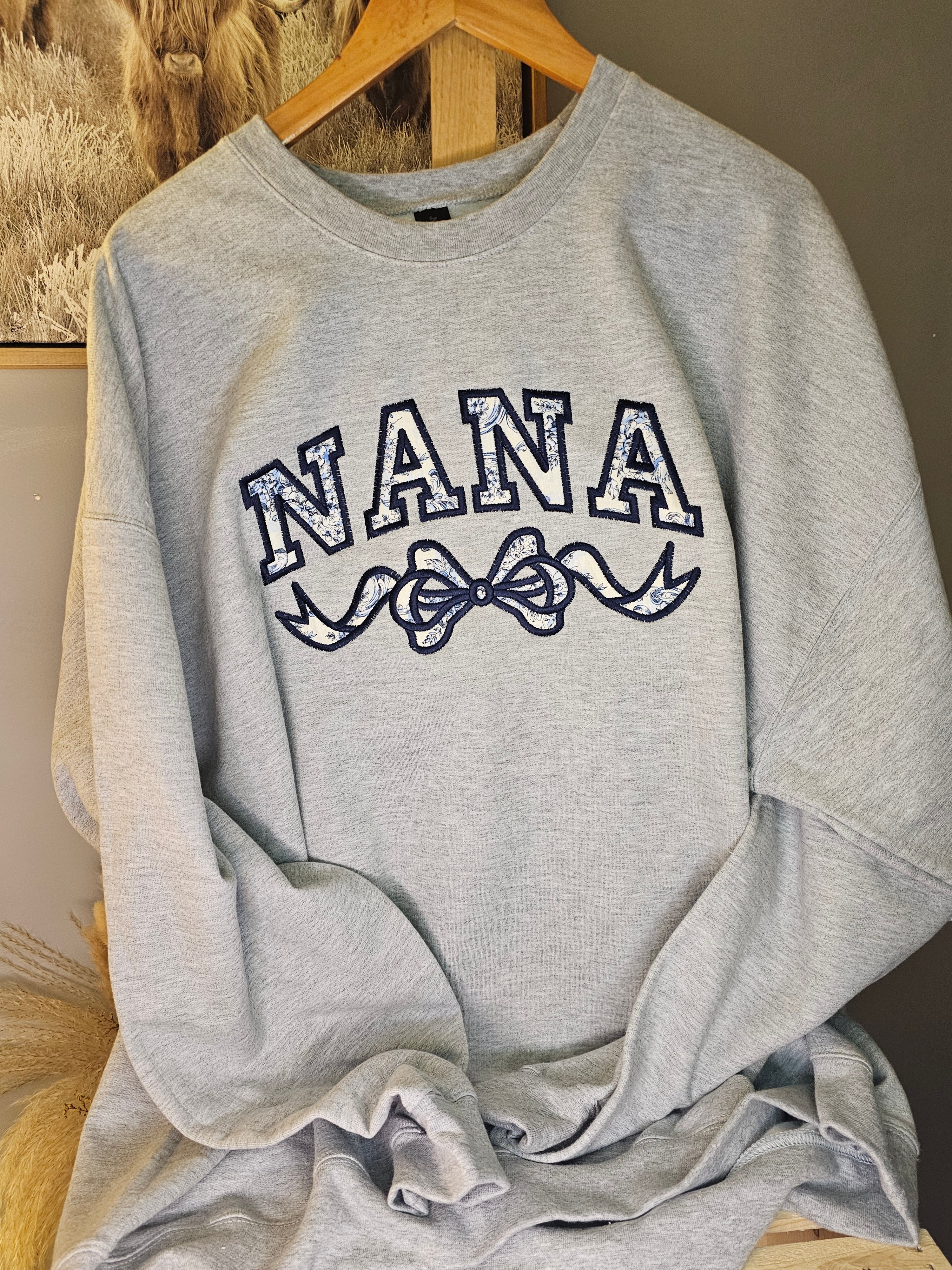 NANA applique crewneck