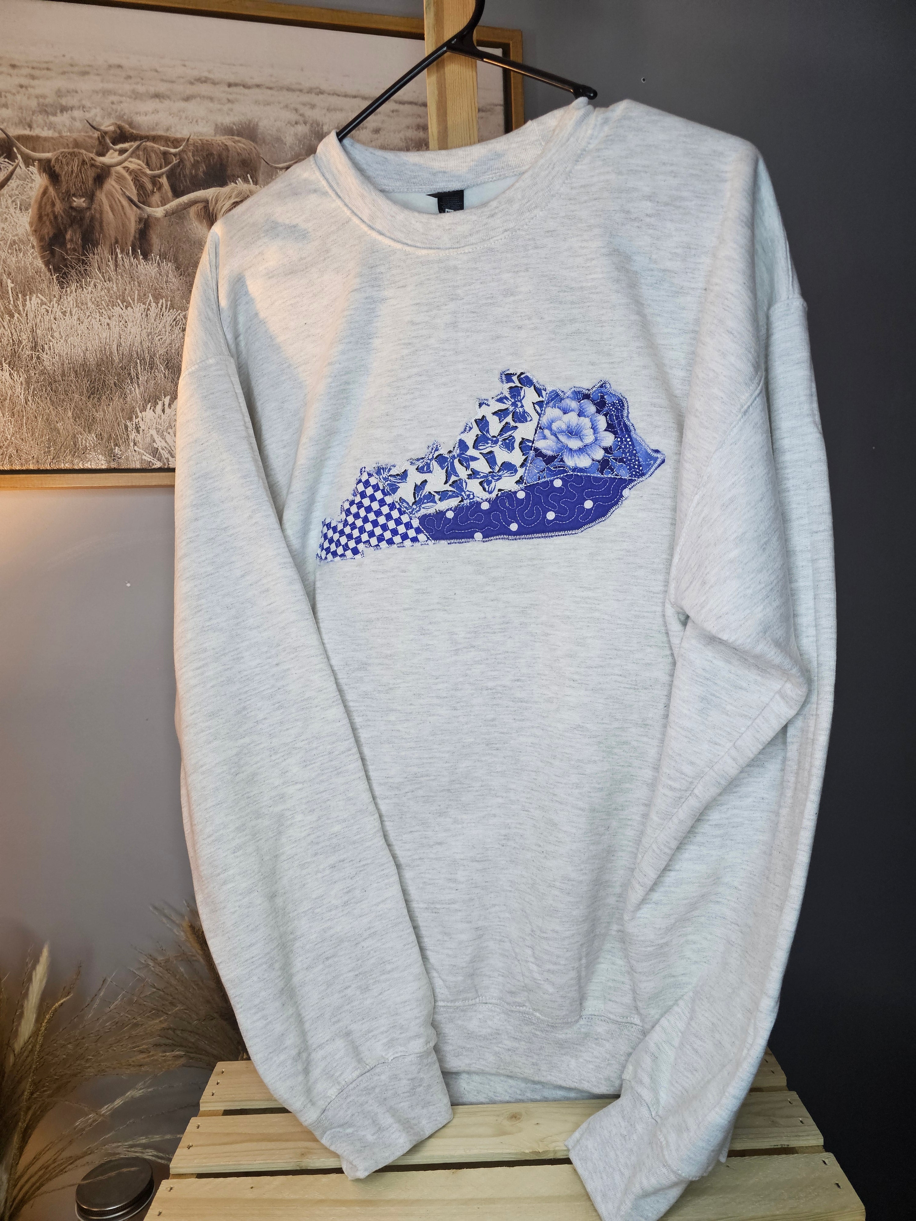 Quilted crewneck. Ky applique embroidered.