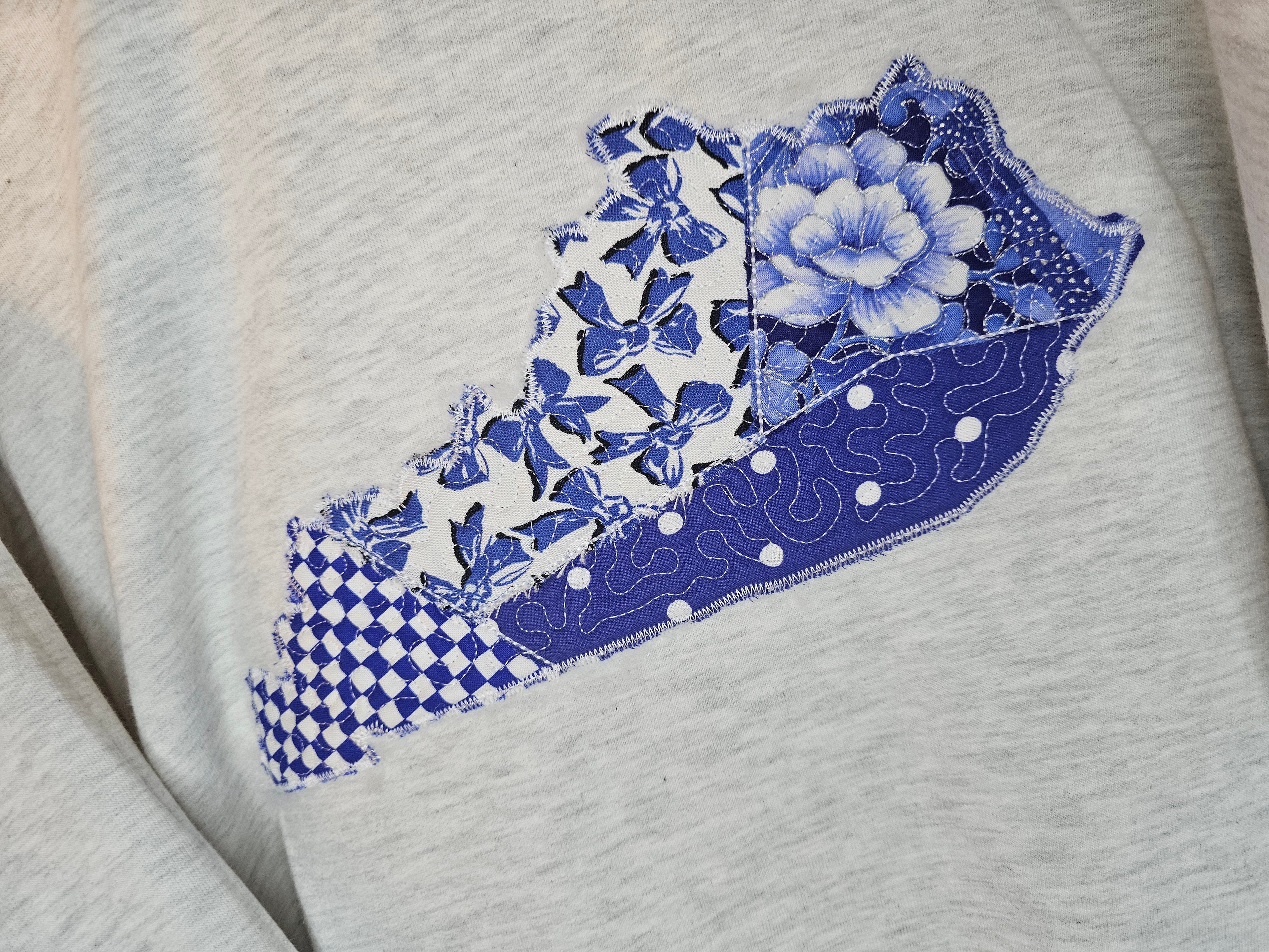 Quilted crewneck. Ky applique embroidered.